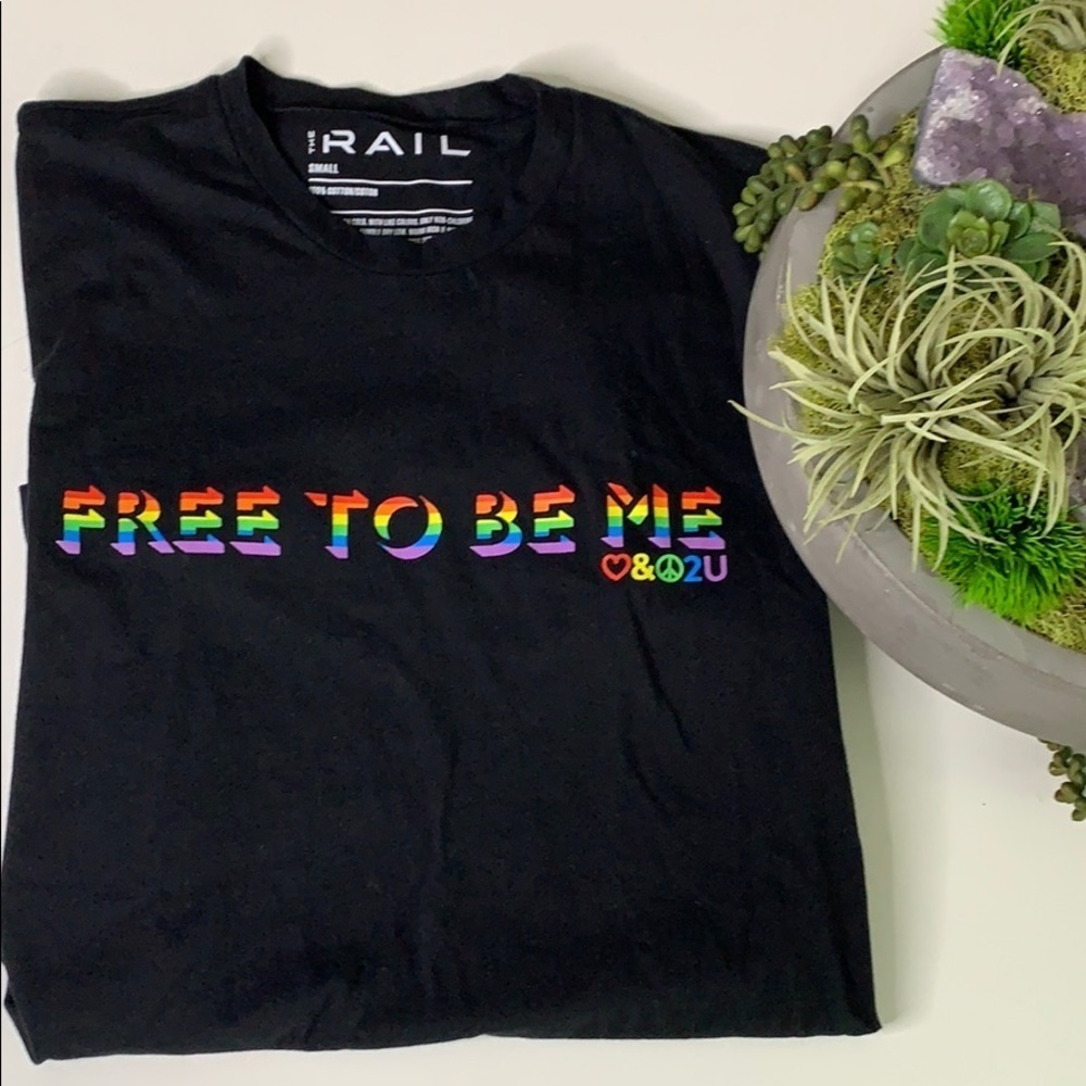 Rail Free To Be Me Short Sleeve rainbow graphic t-shirt small black new